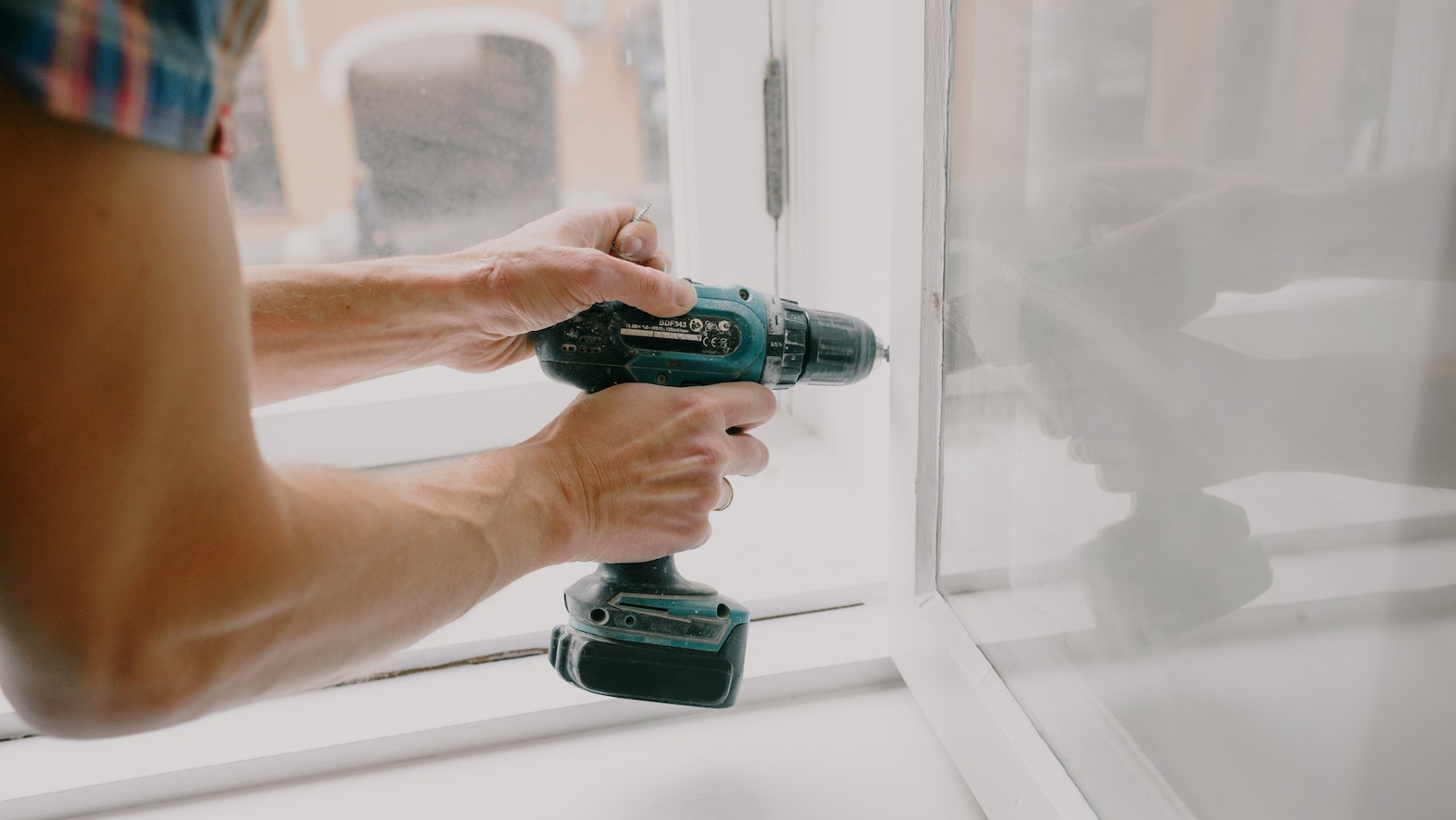 how to remove closet doors