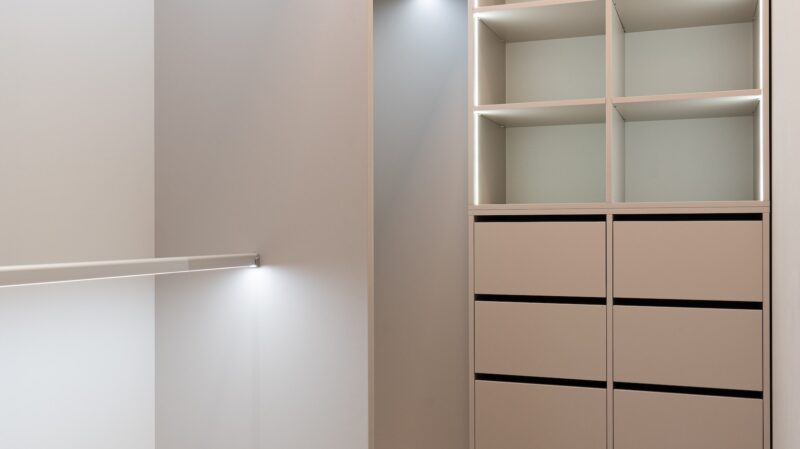 closet without doors