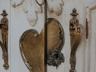 handles for bifold closet doors