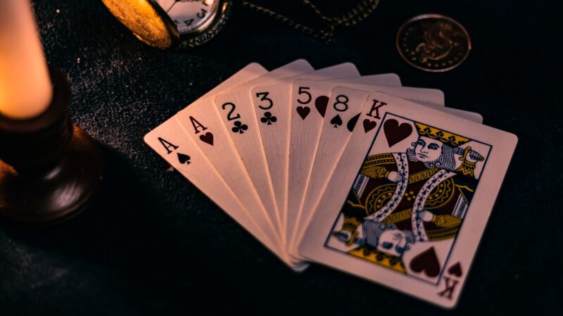 which king in a traditional deck of cards is the only one without a moustache?