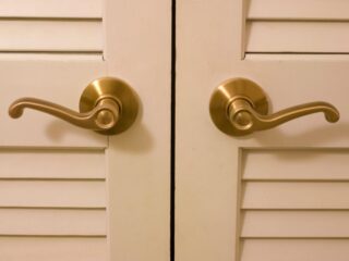how to remove bi fold closet doors