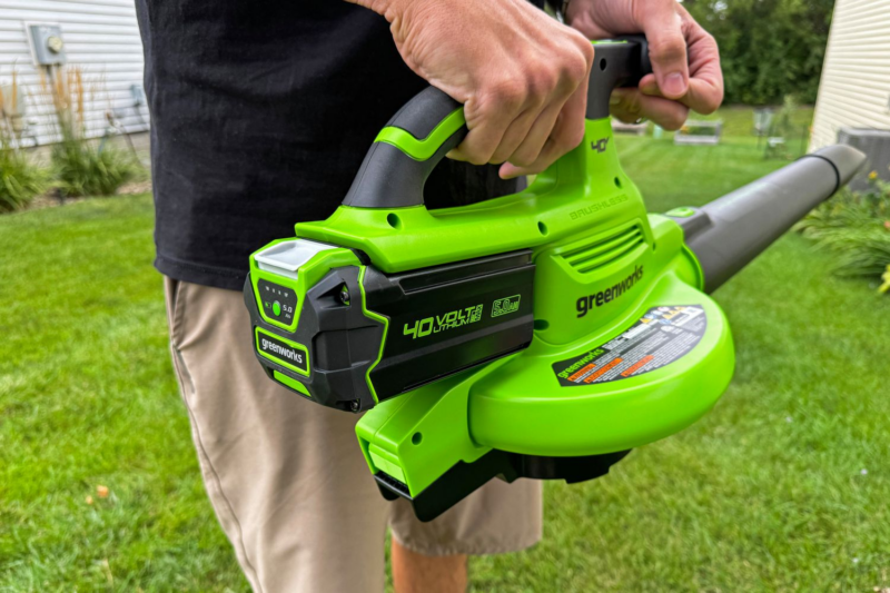 cordless leaf blower, best cordless leaf blower, handheld leaf blower, lightweight leaf blower, outdoor power tools, battery operated leaf blower, lawn equipment, garden tools, leaf blower reviews, cordless yard tools